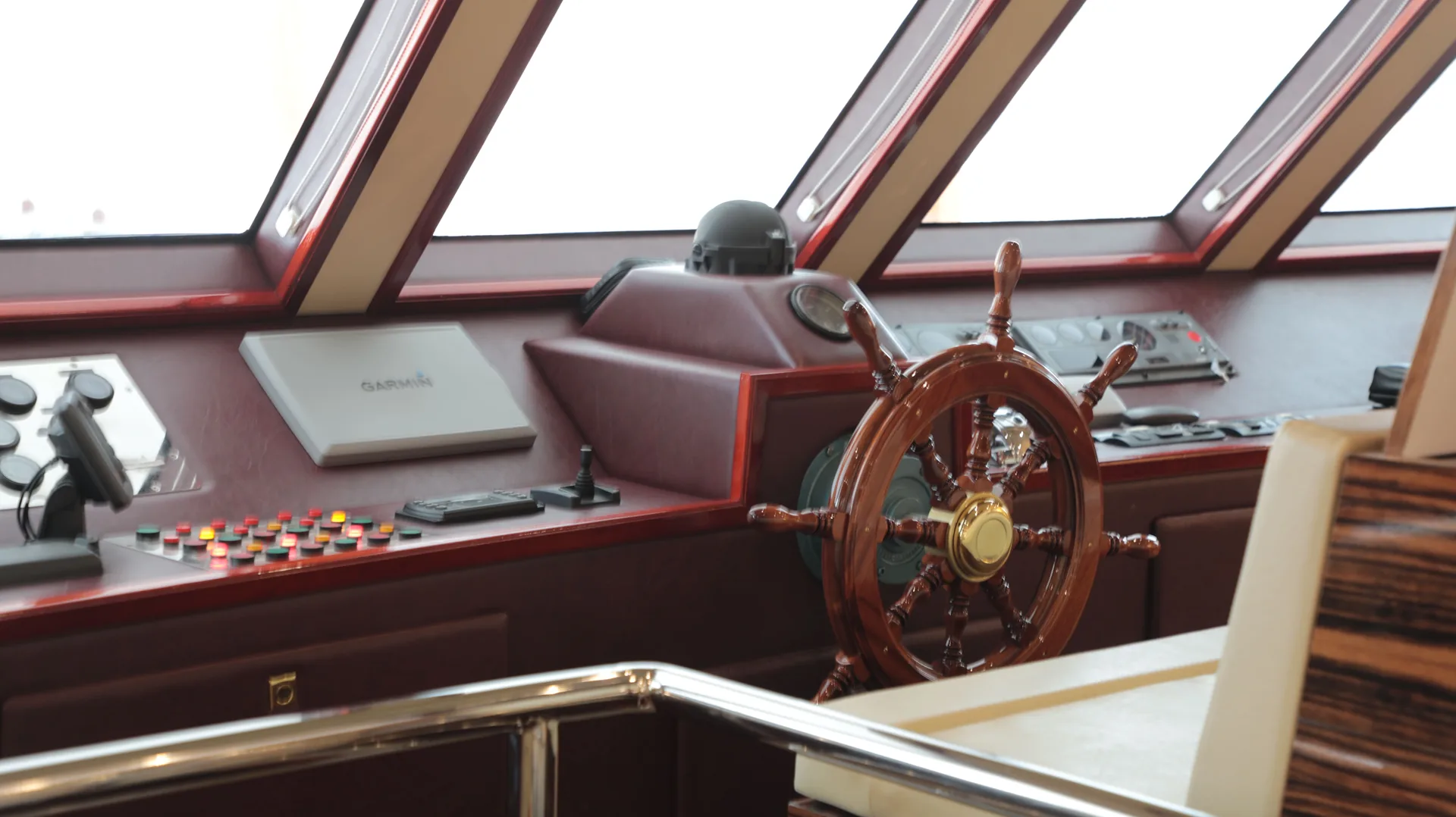 Fiber Dhow 110