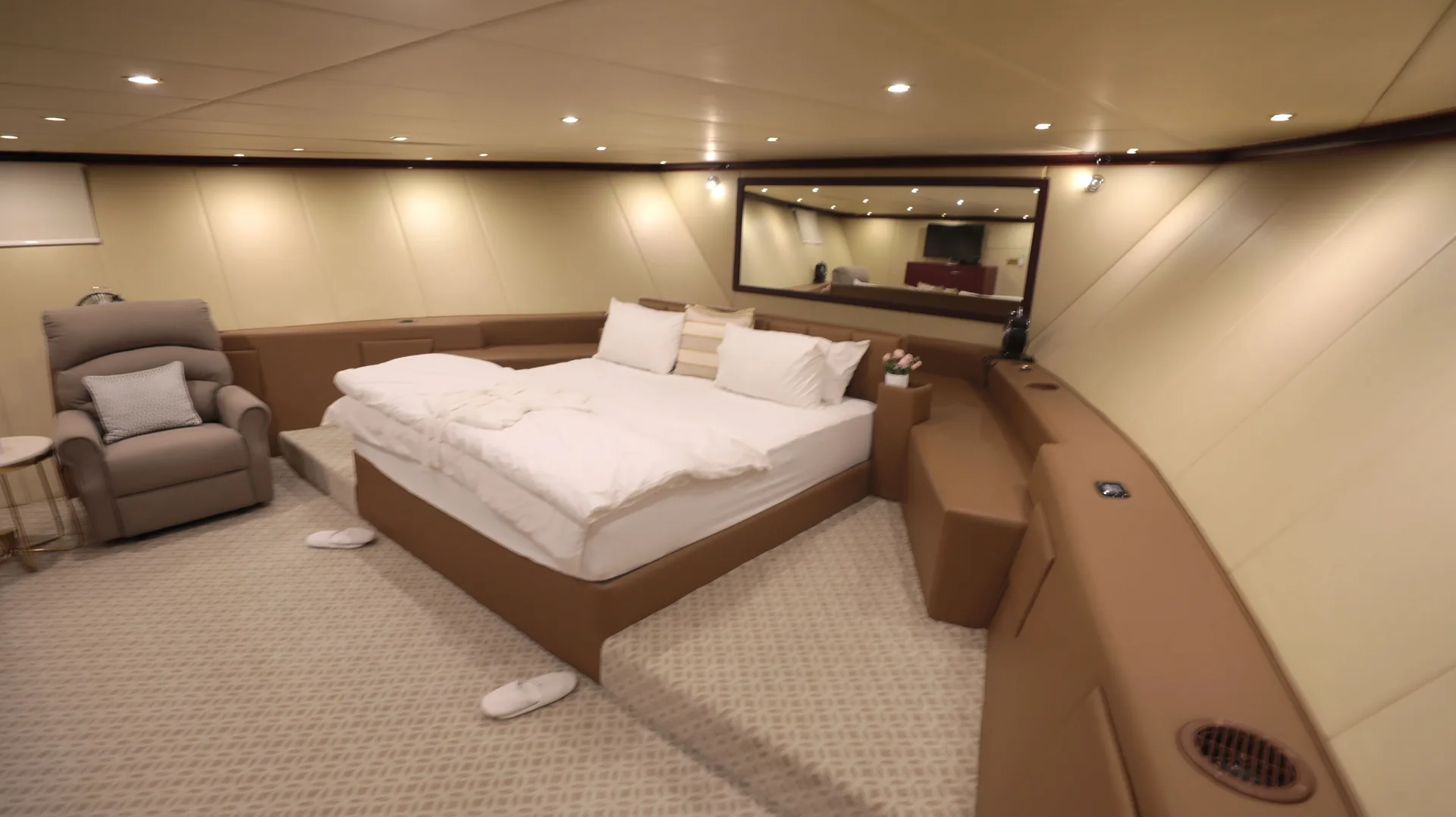Fiber Dhow 110