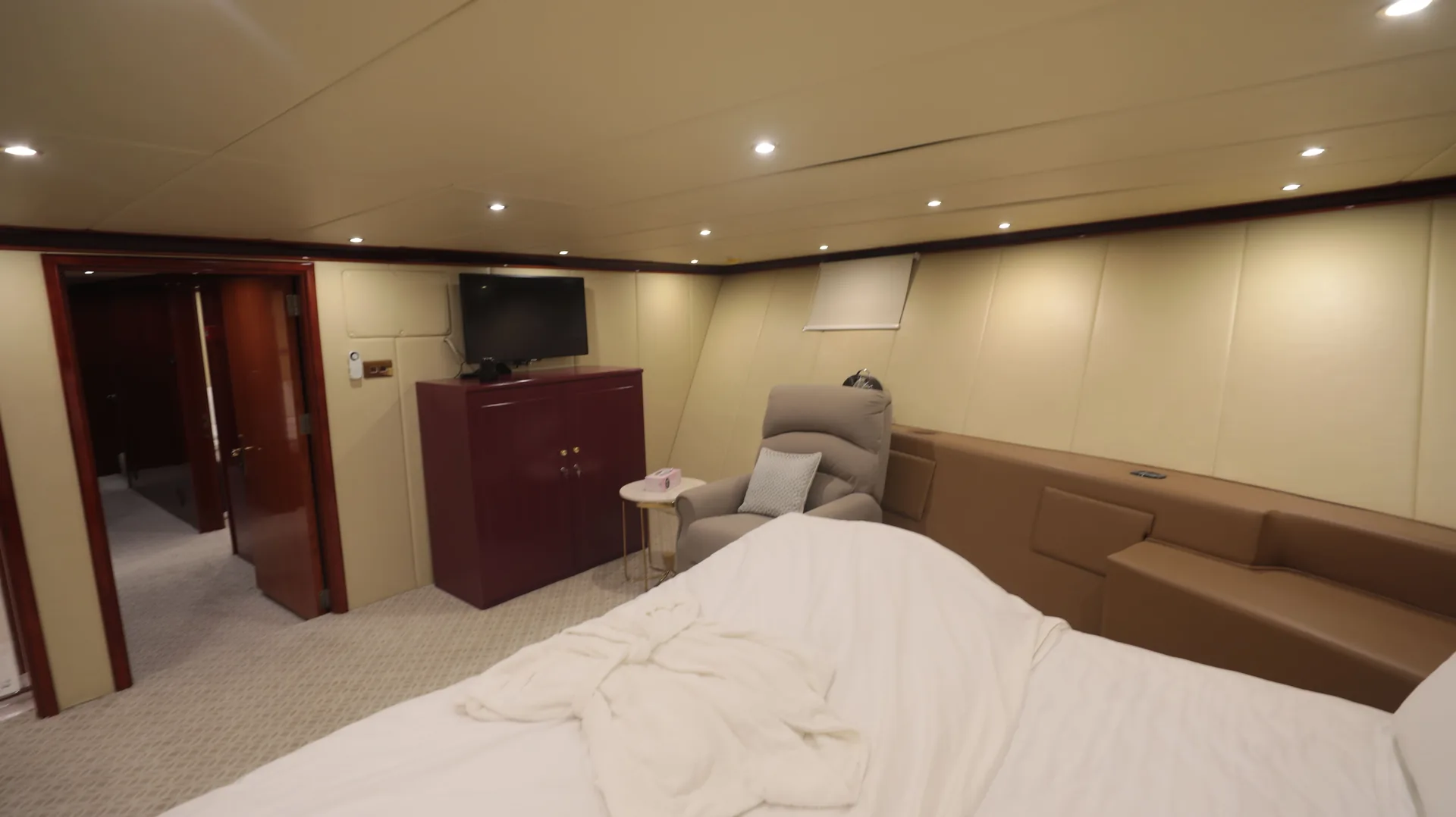 Fiber Dhow 110